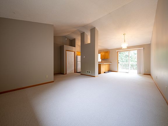 4th image of 1936 Eddy St #A