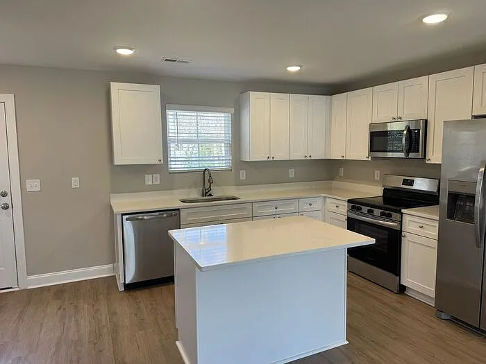 3 bed, 2.5 bath, 1188 sqft, $1,595 — Photo 2