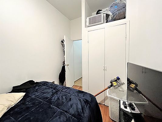 5th image of 349 W 45th St #1FW