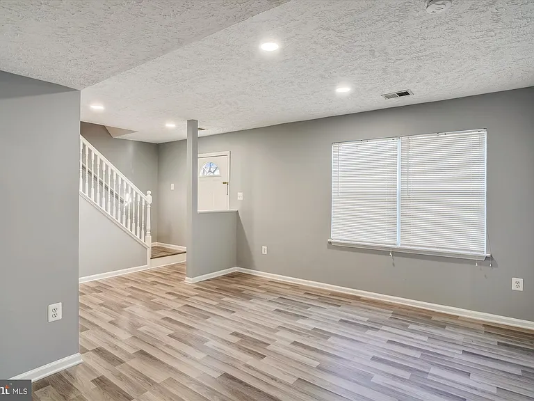 8603 Woodhue Ct — Photo 2