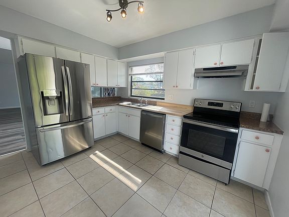 full kitchen