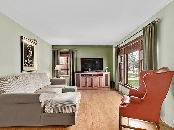 4th image of 913 Newberry Ave
