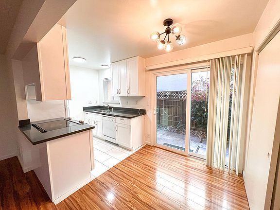 2nd image of 1422 Floribunda Ave APT 1