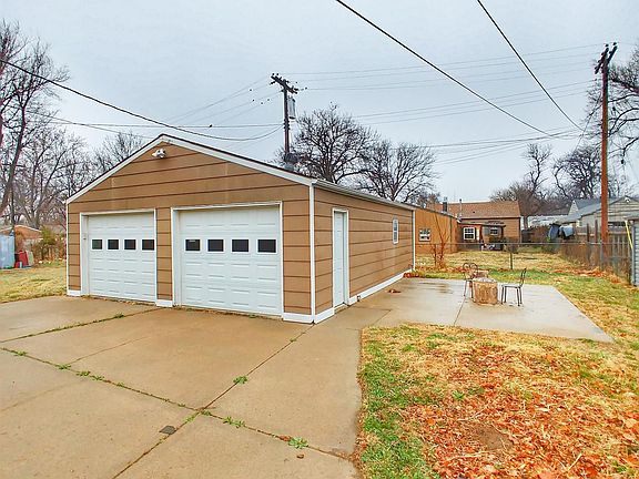 2nd image of 532 W Claflin Ave