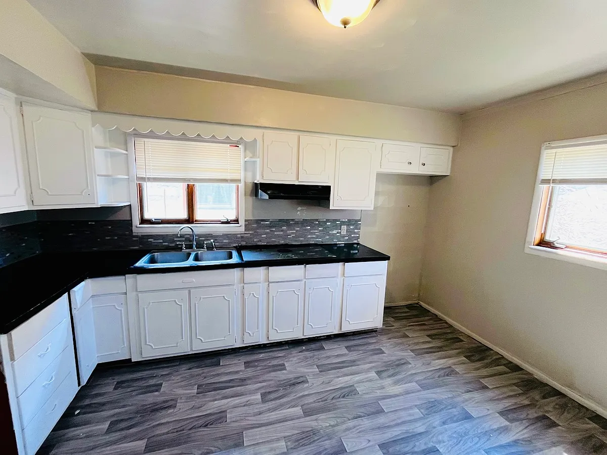 Building Photo - 252 Dearborn Ave #1