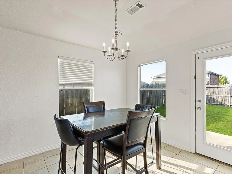 325 Crosscreek Dr — Photo 13