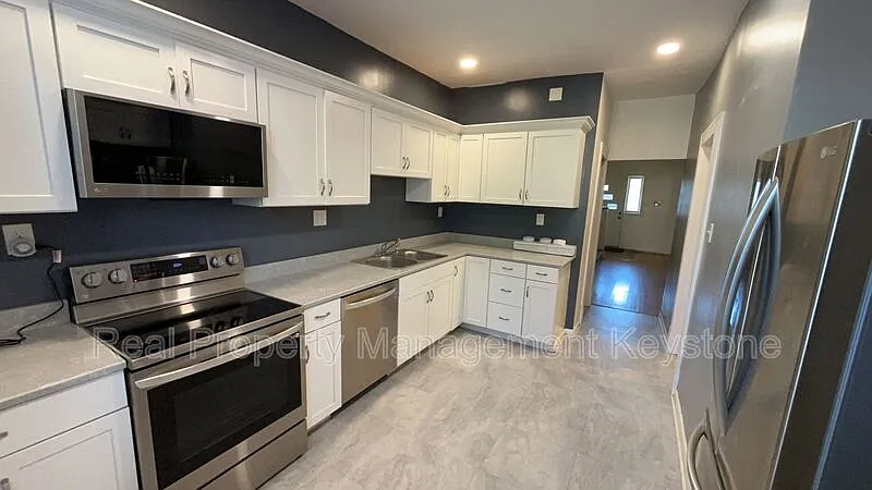 4 bed, 1.5 bath, 1814 sqft, $2,190 — Photo 2