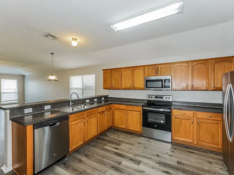 1711 Venus Dr W — Photo 7