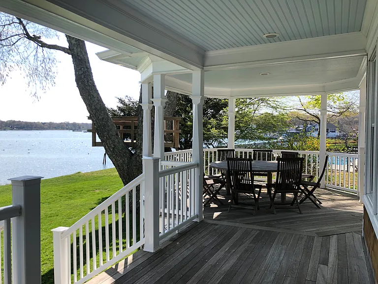 8 Clinton Ave — Photo 2