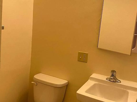 4th image of 1834 N Eastern Ave #207