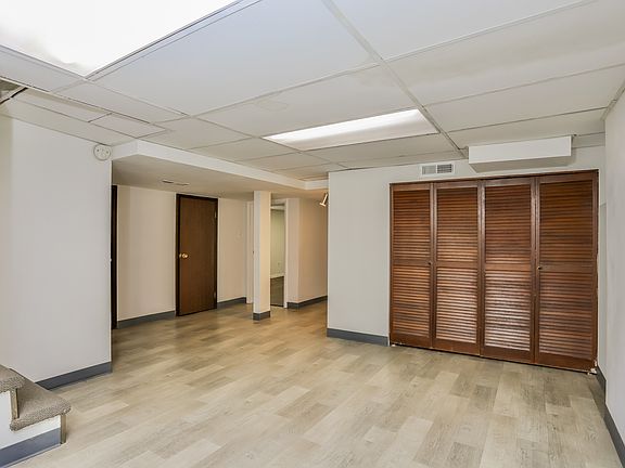 4th image of 5909 Hampton Ave