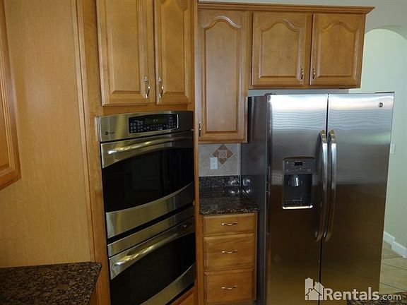 4th image of 836 Home Grove Dr