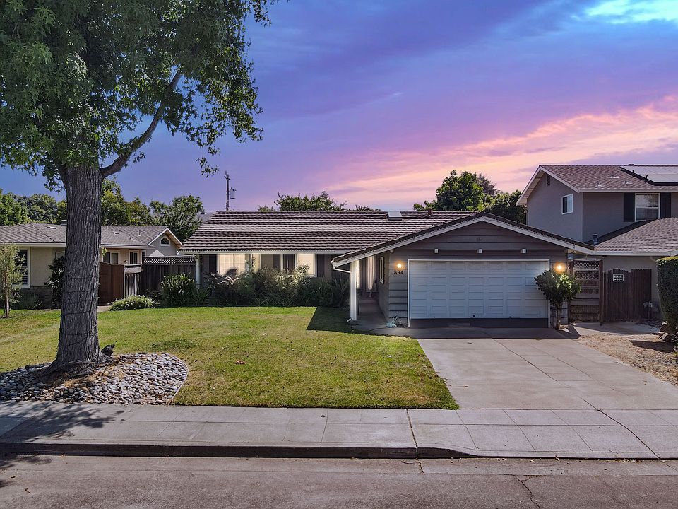 1st image of 894 Rubis Dr
