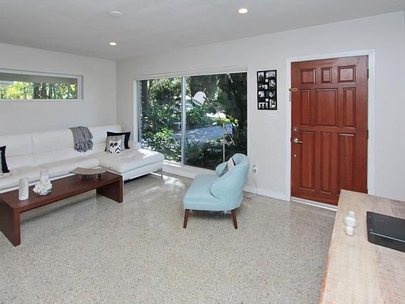 2nd image of 529 W Davis Blvd