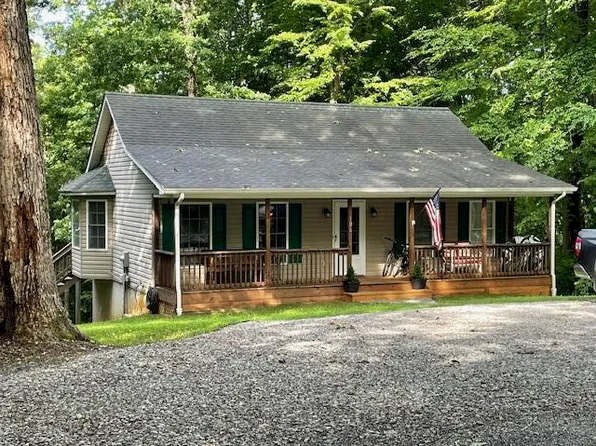 106 Lake Trail Ct, Goodview, VA 24095