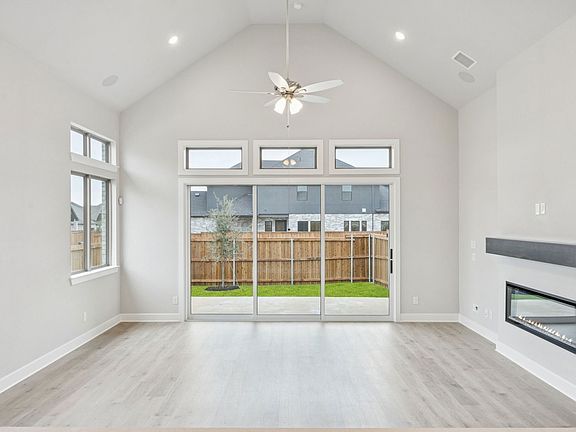 5th image of 9206 Emory Oak