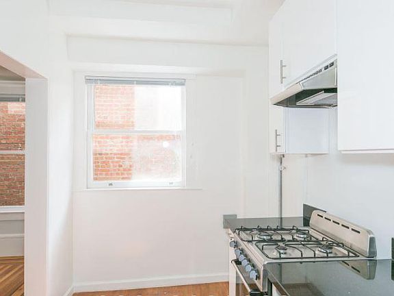 2nd image of 635 Ellis St