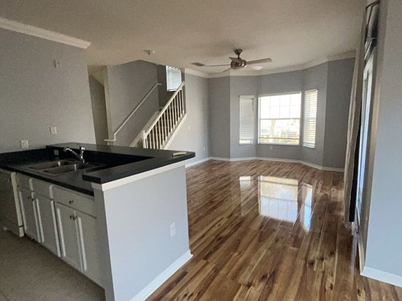 5th image of 2550 Grand Central Pkwy APT 11