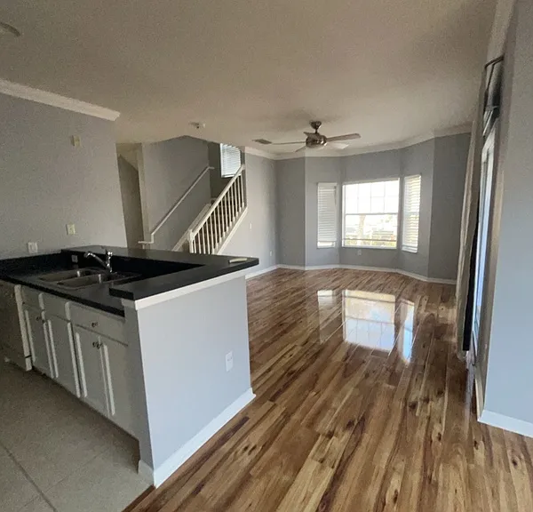 2550 Grand Central Pkwy #11 — Photo 5