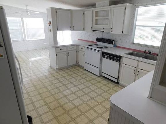 4th image of 4349 Coconut Ln