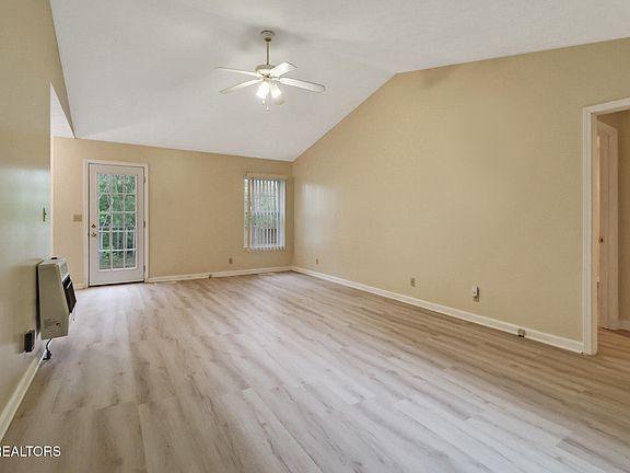 4th image of 148 Chelsea Dr