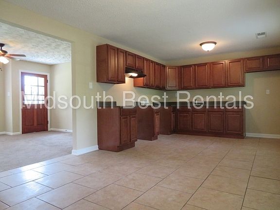 3rd image of 858 Bramblewood Ln