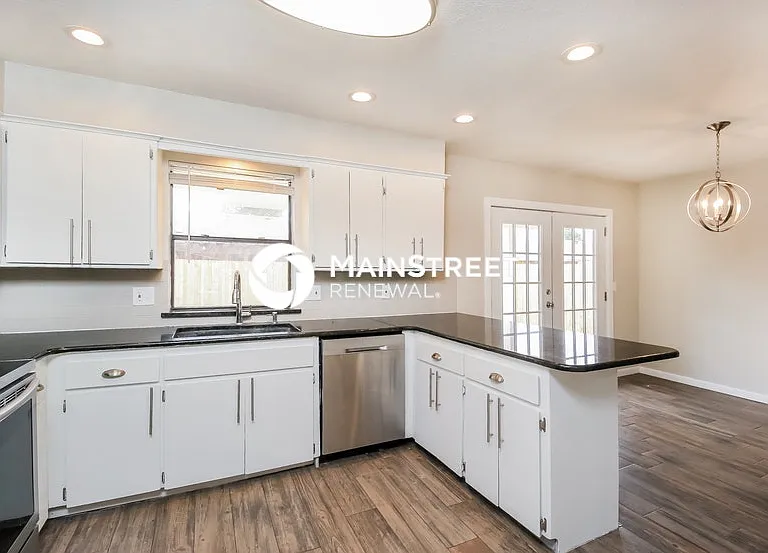 2905 Parkside Dr — Photo 6