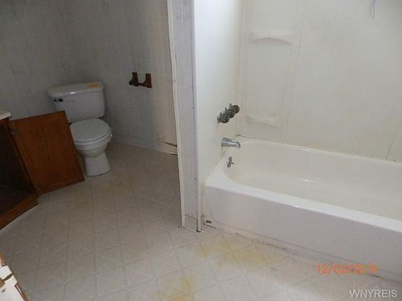 4th image of 171 Pries Ave