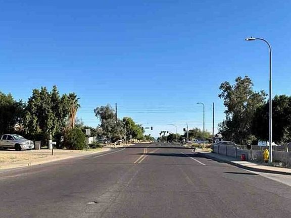 Exterior Neighborhood (street photo)