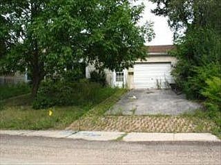 3rd image of 711 Houston Dr