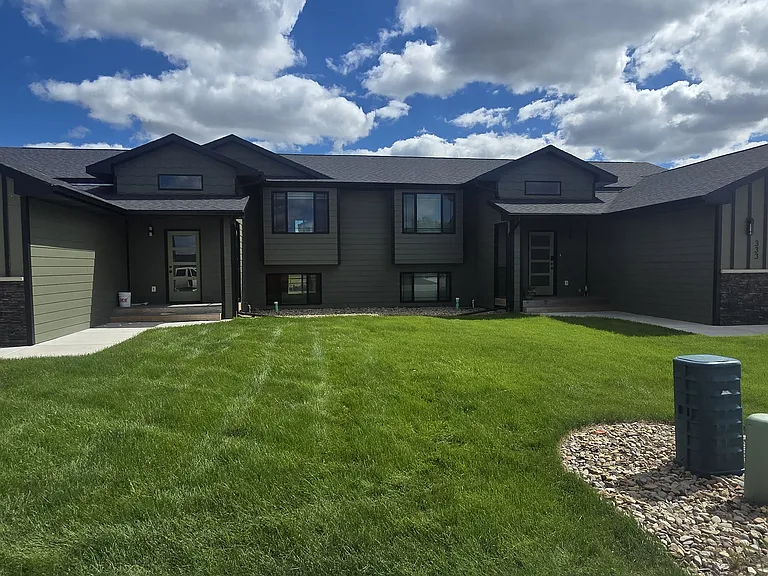 337 Spirit Dr — Photo 2