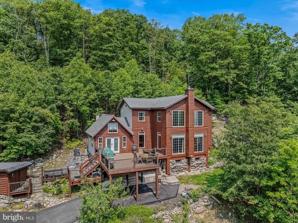 71 Chateau Ln, Great Cacapon, WV 25422