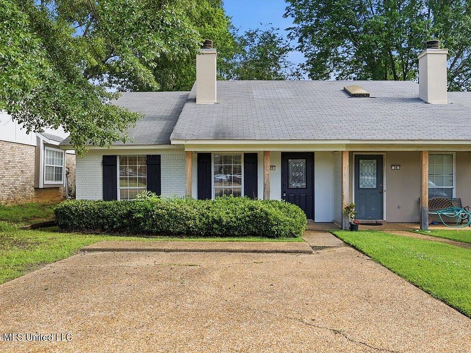 1st image of 23 Meadowoods Pl