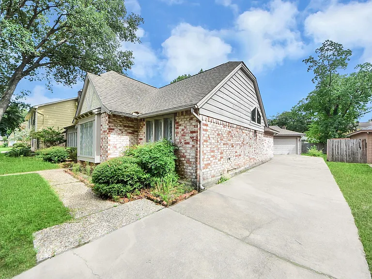 7510 Renmark Ln — Photo 44