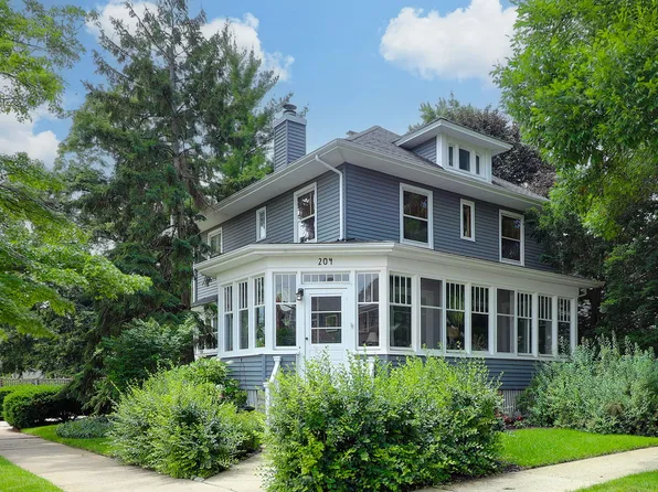 204 Spring Ave, Naperville, IL 60540