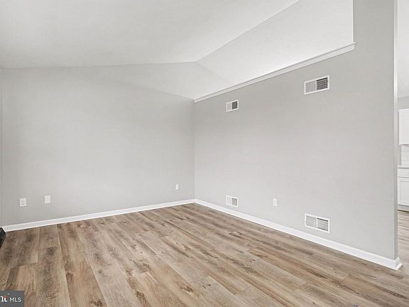 5th image of 17 Mason Dixon Dr