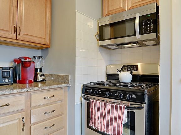5th image of 1460 E Chesterfield St