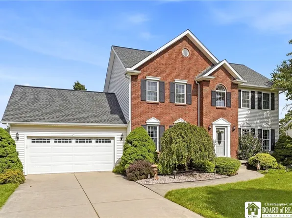312 Enchanted Frst N, Lancaster, NY 14086