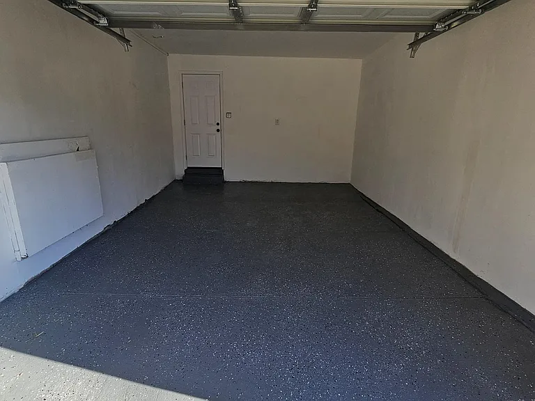 10200 Green Valley Dr — Photo 13