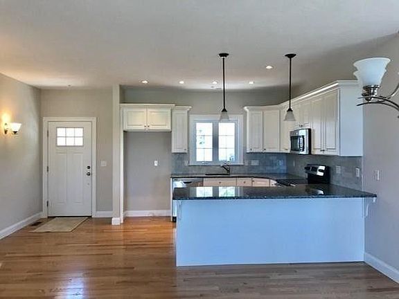 4th image of 58 Tuscany Dr