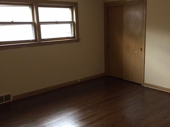 4th image of 4548 N Lockwood Ave #1