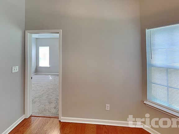 4th image of 717 Yvonne Dr SW