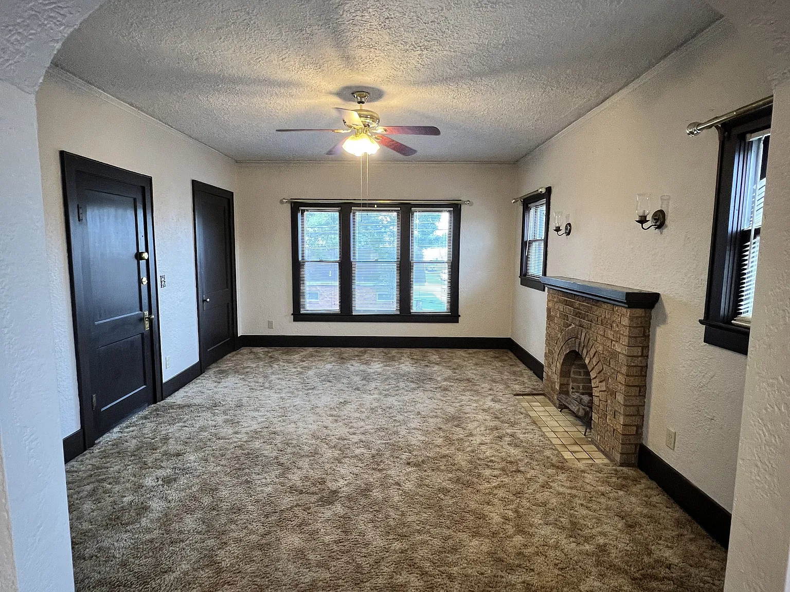 201 South Cravens Street - 3 — Photo 3
