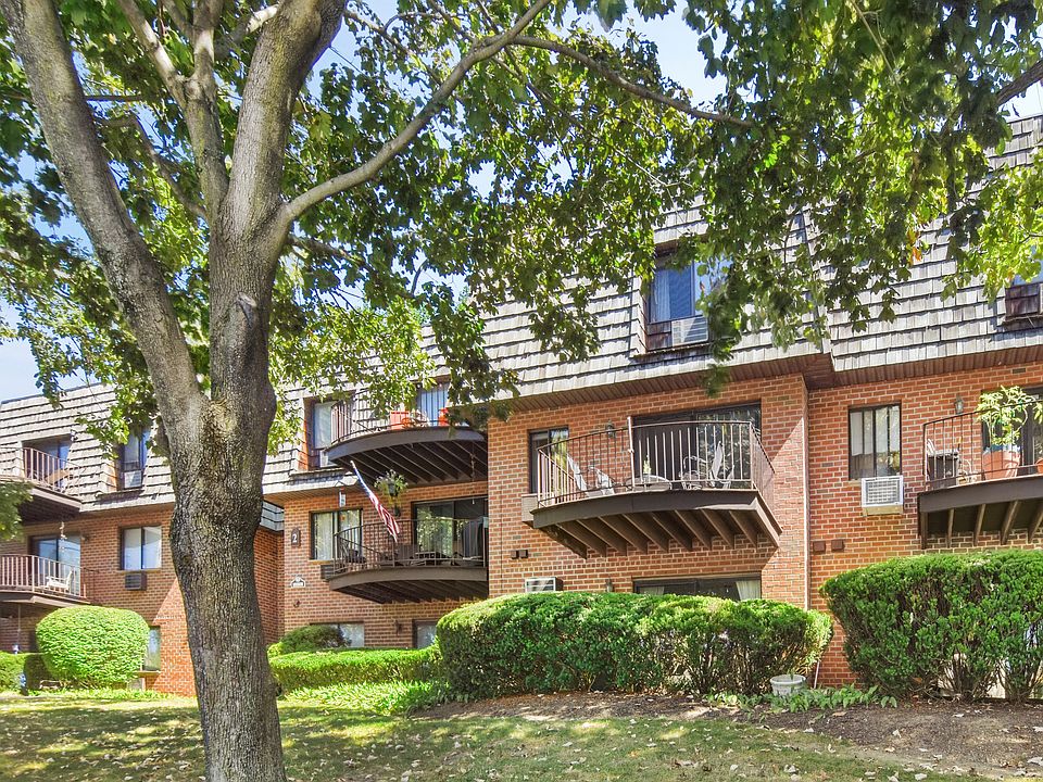 1st image of 2-09 Briarcliff Dr S
