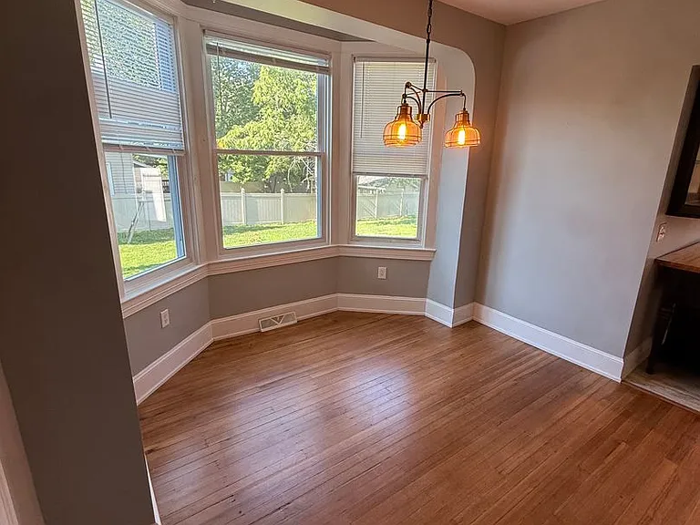 21 N Kershaw St — Photo 8