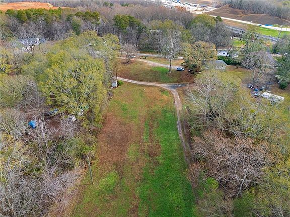 5th image of 3209 Hall Dr