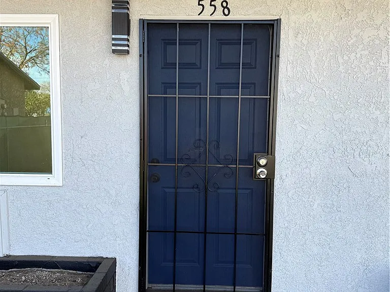 558 S Benjamin St — Photo 1