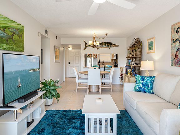 3rd image of 79901 Overseas Hwy APT 320