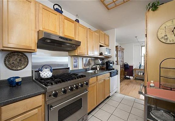 3rd image of 5700 Arlington Ave APT 9W
