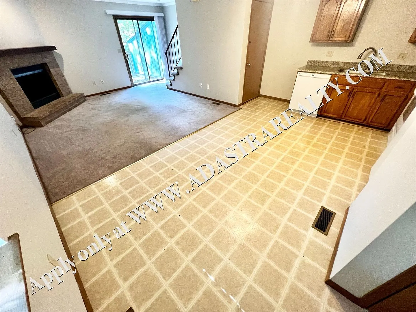 Spacious Duplex in Lee's Summit-Coming SOON!! — Photo 4